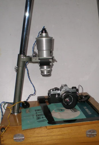 Уронить!ПересечениеВ 1960 -х годах Micro -Black и белый воспроизведение бренда Harbin 135.