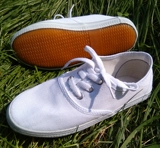 Белая тканевая спортивная обувь подходит для мужчин и женщин, мягкая подошва