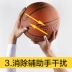 Bắn súng thẳng tay trái tư thế tay điều chỉnh bóng rổ thiết bị hỗ trợ đào tạo thiết bị huấn luyện đẩy 	bóng rổ cho bé Bóng rổ