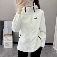 Бежевая девушка