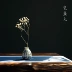 Màu xanh và trắng hi từ retro Zen mini gốm nhỏ bình hoa phong cách Trung Quốc gốm hoa bình trà lễ máy tính để bàn trang trí nhỏ - Trang trí nội thất