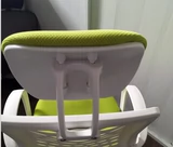 Головка кресла офисного компьютера наклонилась на высоту подушки с подушкой, и короткий может отрегулировать стул, чтобы получить устройство увеличения шеи