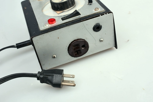 Таймер автоматической синхронизации мощности для усиления темной комнаты -