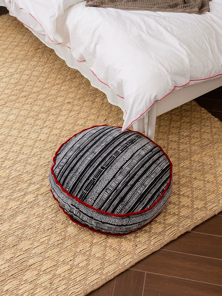 Подлинный дизайнерский ковер, эт pillows?