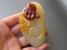 Украшения на шею 208克云南龙陵黄龙玉 俏色精雕玉佛 笑佛