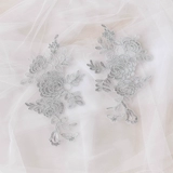 Одежда кружевные кружевные пятна и шахматные кости, белая вышивка из белого пиона.