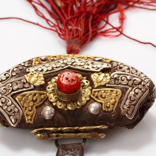 Тибетские красные тибетские пожарные пожарные национальные характеристики традиционные антикварные антикварные камень собирают старый объект примитив