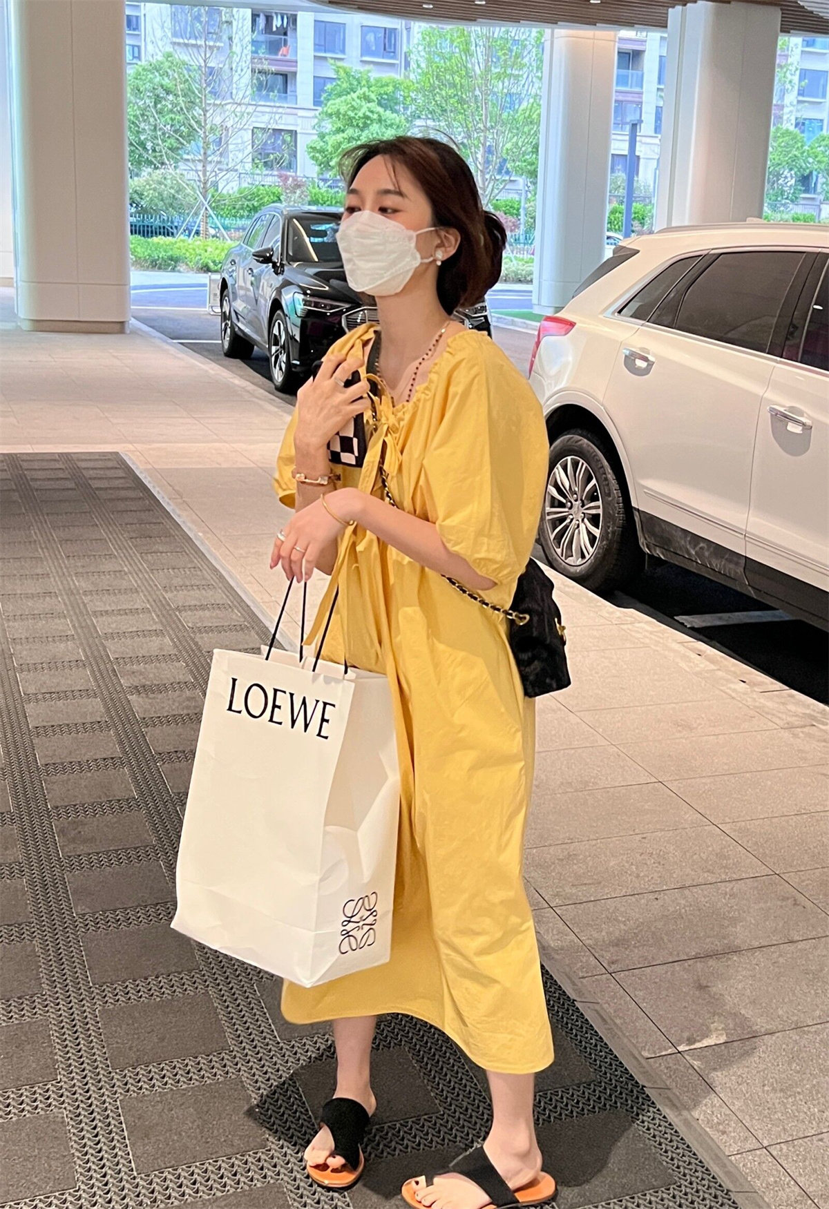 chic yellow lace-up pleated, youthful puffed sleeves, cotton-like loose and slimming dress for women's spring and summer lazy long dress details Picture