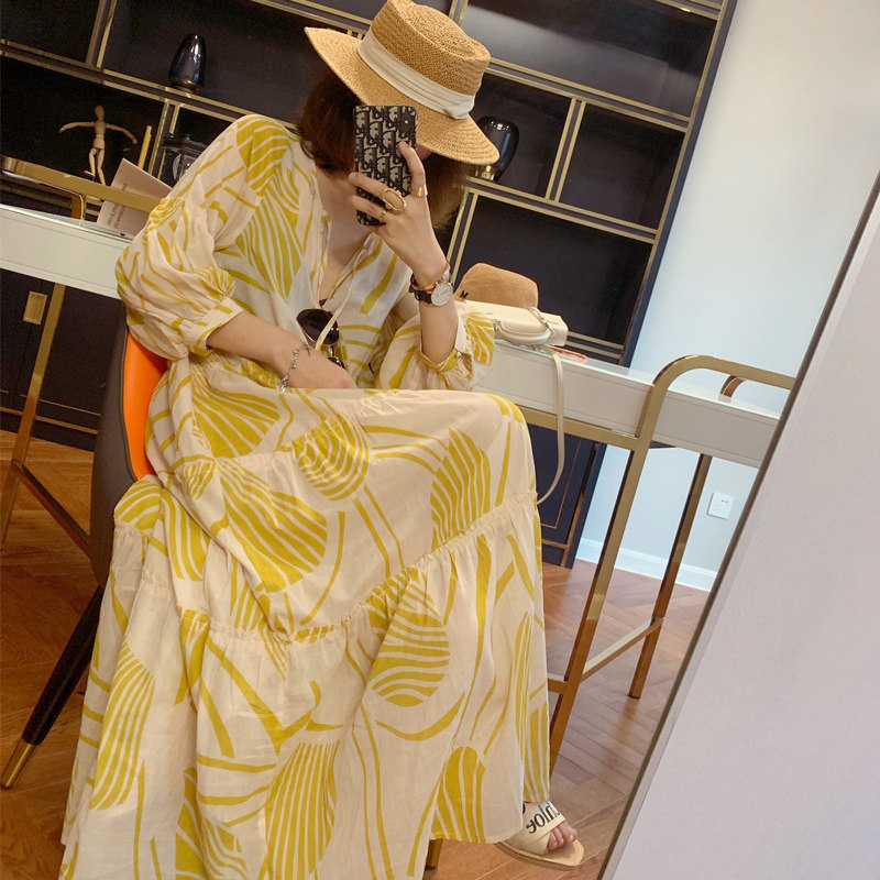 Floral print dress, V-neck dress, feminine and stylish, French retro long dress, vacation beach dress details Picture