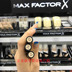 Max Factor Mật ong Phật che khuyết điểm Bút mắt đen In 306 306 # kem che khuyết điểm Kem che khuyết điểm