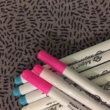 Одежда, ноутбук, цифровая ручка, осветляющая краска для волос, ручная роспись