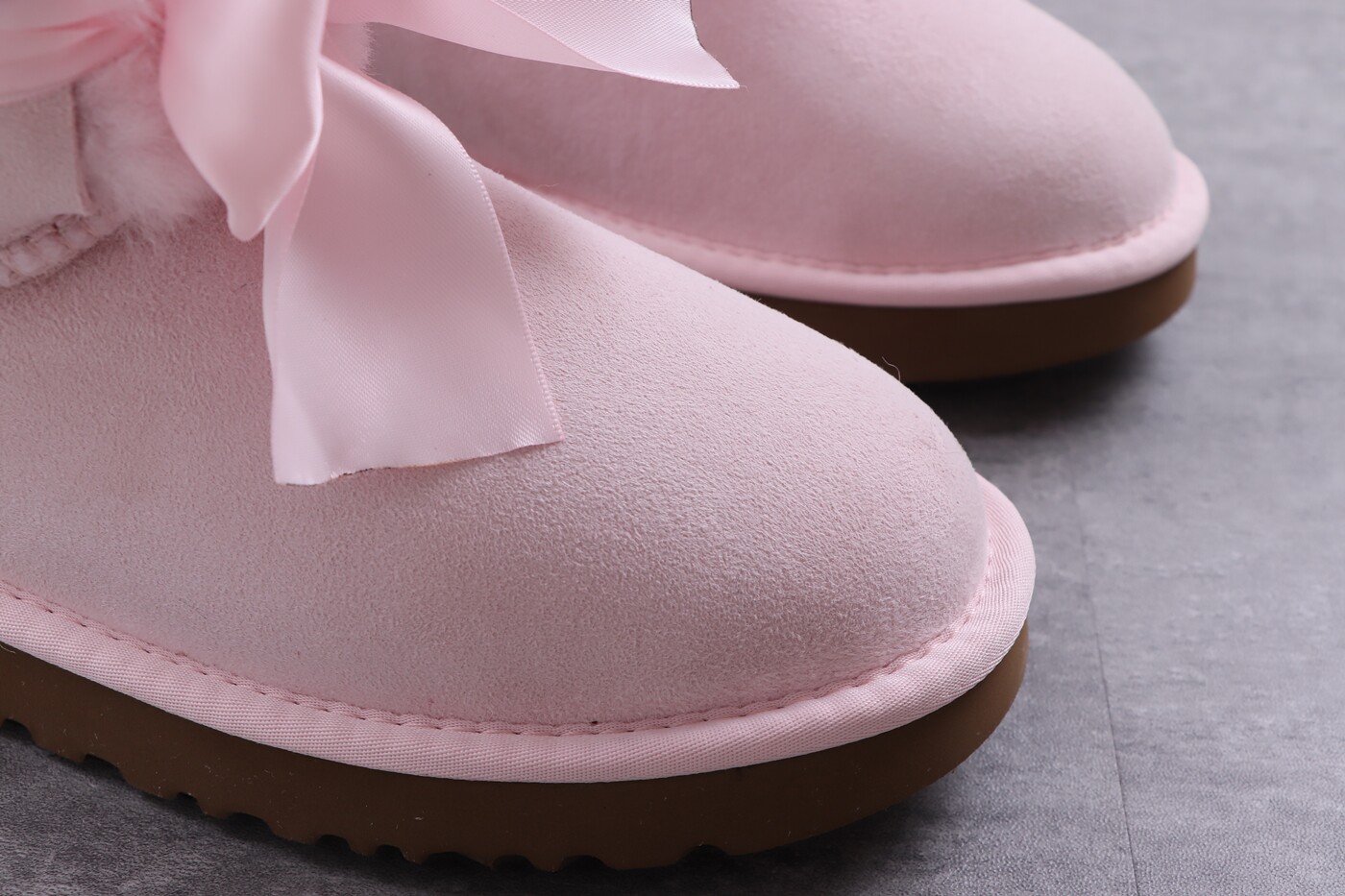 限尺码 UGG Gita Bow Mini 吉塔 经典新奇系列 蝴蝶结迷你短靴 女式雪地靴 1098360 4.2折.4 海淘转运到手约￥622 国内￥757