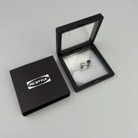 Подарочная коробка / черно -белая