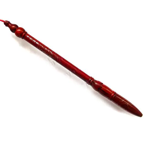 Шляпы серебряной ленты из розовой древесины полны цветов и богатых сувениров для волос плода.