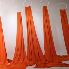 Таблица юбка Туту пряжи 新款婚庆道具凤尾帘牛奶丝韩式背景挂布挂件婚礼酒店装饰现场道具