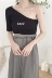 Hồng Kông hương vị retro chic máy cẩn thận xiên cổ áo quây rắn màu áo len sexy hoang dã mỏng ngắn tay T-Shirt nữ mùa hè