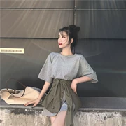 Dora Chaoren Hall Hồng Kông hương vị retro chic loose phần dài T-Shirt + dây đai bất thường váy phù hợp với phụ nữ