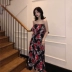 Dora Chaoren Hall Hồng Kông hương vị retro chic strapless từ cổ áo hoa váy kỳ nghỉ gió váy dài Váy eo cao