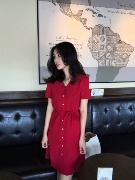 Dora Chaoren Hall Hồng Kông hương vị retro tính khí sang trọng ngắn tay đầm đỏ đơn ngực ren-up váy nữ mùa hè