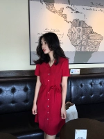 Dora Chaoren Hall Hồng Kông hương vị retro tính khí sang trọng ngắn tay đầm đỏ đơn ngực ren-up váy nữ mùa hè 	váy nhung xếp ly eo