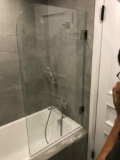 Другие душевые кабины на заказ 浴室淋浴房浴缸屏风定制送货上门并安装浴缸屏风玻璃隔断设计定制