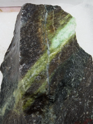 Природная руда из нефрита