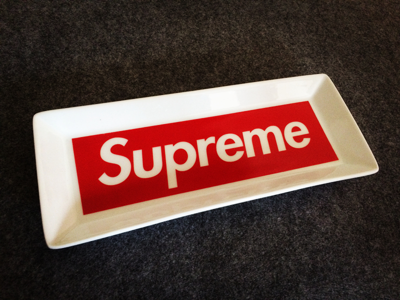 Whitegoods in stock free shipping Supreme14FWCeramicTray red box logo Storage ceramics Fruit plate