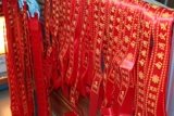 Индивидуальные производители прямые продажи пожелания полосатой красной ленты висящие деревья деревье