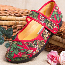 Вышитая обувь 老北京布鞋官方旗舰店正品红色绣花鞋女布鞋女款花布鞋妈妈鞋刺绣 And Yun Xiang