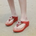 Giày cao gót đế dày màu đỏ và dép lê nữ mang clip thời trang ngón chân mùa hè thủy triều 2020 mới nêm gót - Dép Dép