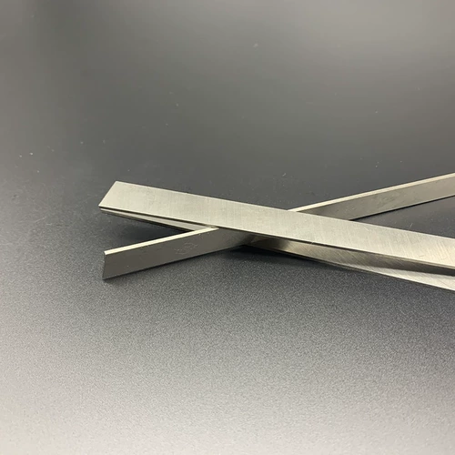 Белый стальный нож белый стальный шар