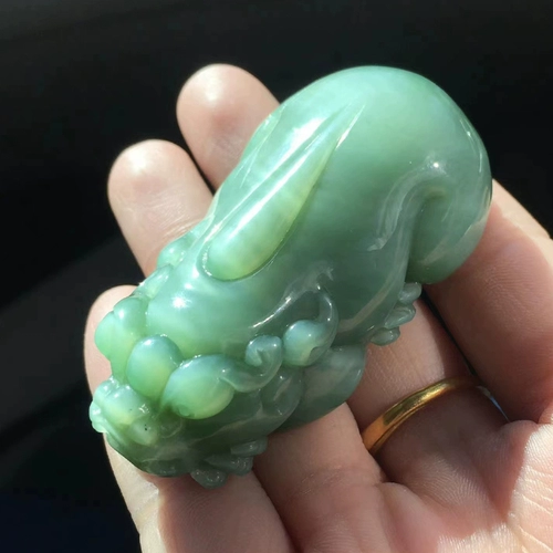 Яшма из нефрита, изысканная подвеска