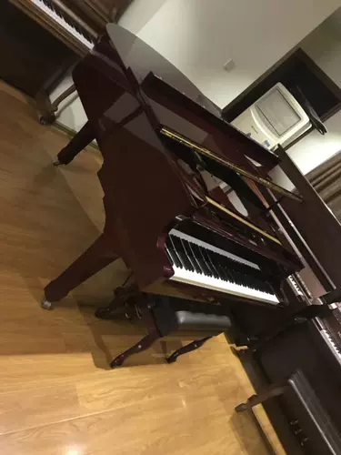 Yamaha, японское бордовое пианино