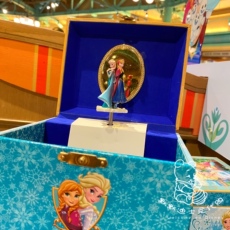 Музыкальные игрушки, шкатулки 上海迪士尼乐园冰雪奇缘音乐盒艾莎女王安娜公主八音盒首饰盒礼物