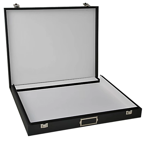 Черно -белая комната американские артисты бату, несущие серию MC Box