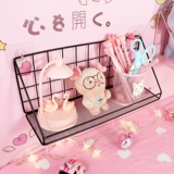 Различные артефакты хранения в стене с общежитием -спальня на крышке стены на стене на стене на стене на стене