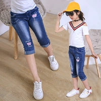 Quần bé gái 2018 mới hè mỏng phần denim crop top quần bé gái cotton hoang dã thêu năm điểm - Quần jean quần jean ống rộng cho bé gái