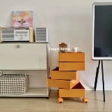 Дом мечты может переместить на полку кровати шкафу шкафа нескольких косметических косметиков.