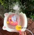 Chơi nhà trẻ em đồ chơi điện tắm bé tắm bé gái chơi nước mô phỏng tự động phun nước đồ chơi búp bê bằng giấy Đồ chơi gia đình
