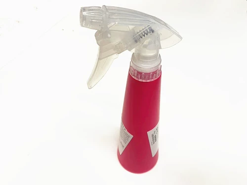 Nini Ikea приобретает домашнюю спринклерную бутылку с разбрызгиванием бутылки с водой для пилота.