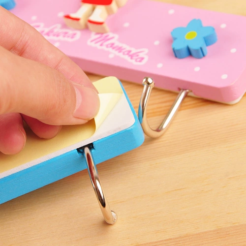 Япония креативный мультипликационный карауон Сяосин может неоднократно использовать трехобменную дверь крючков за кухней ванной деревянный липкий крюк