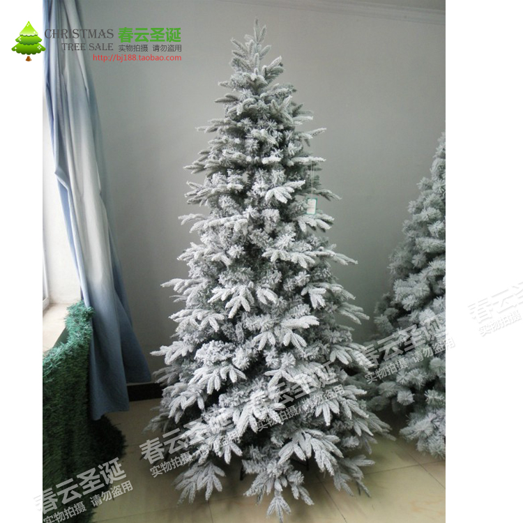 елка в бело зеленых тонах. белая елка в интерьере. покрасить елку в белый. белая елка искусственная в интерьере. белая ель с искусственным снегом.