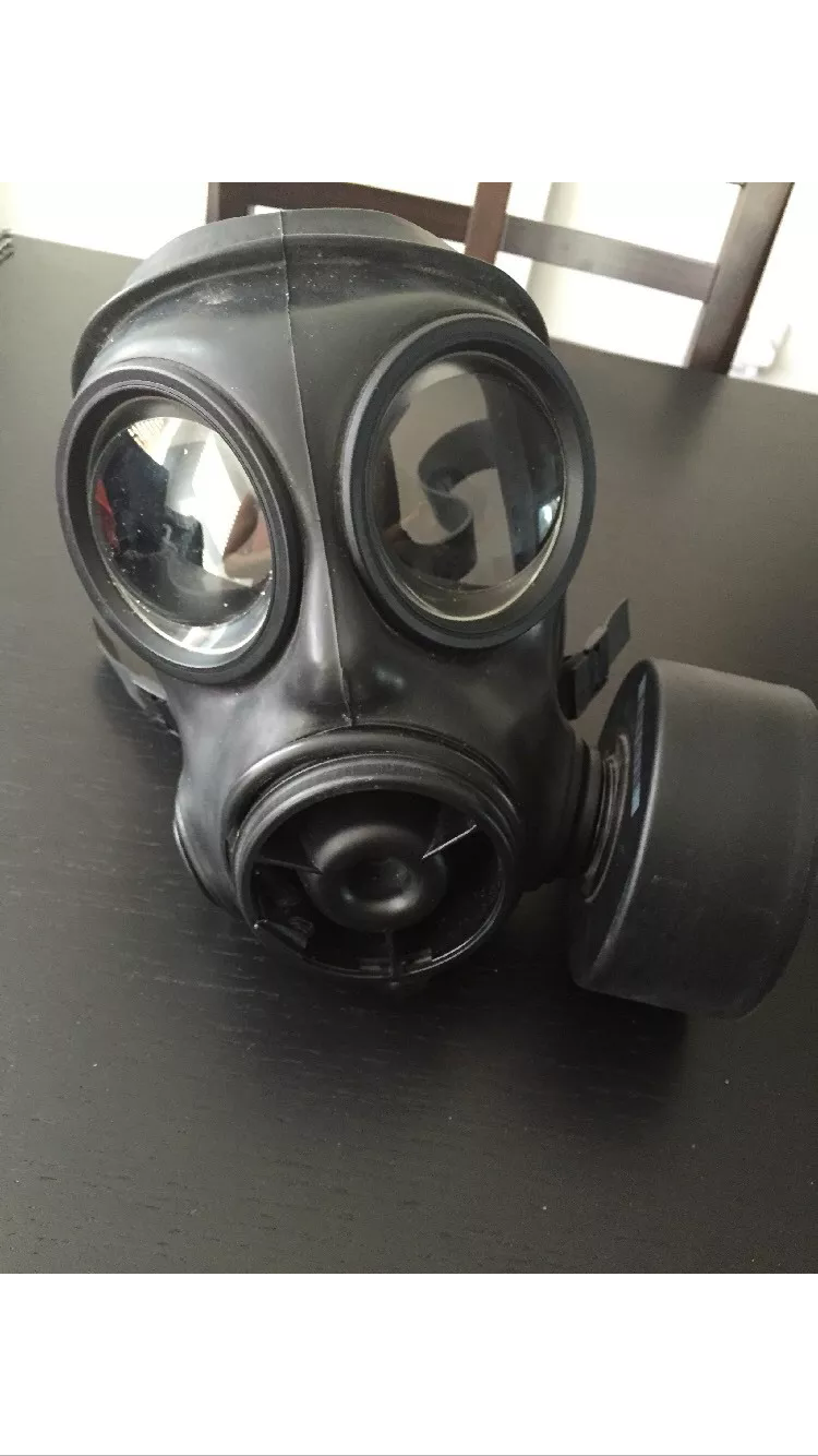 19 23 The British Military Version Of The S10 Gas Mask With A Gas