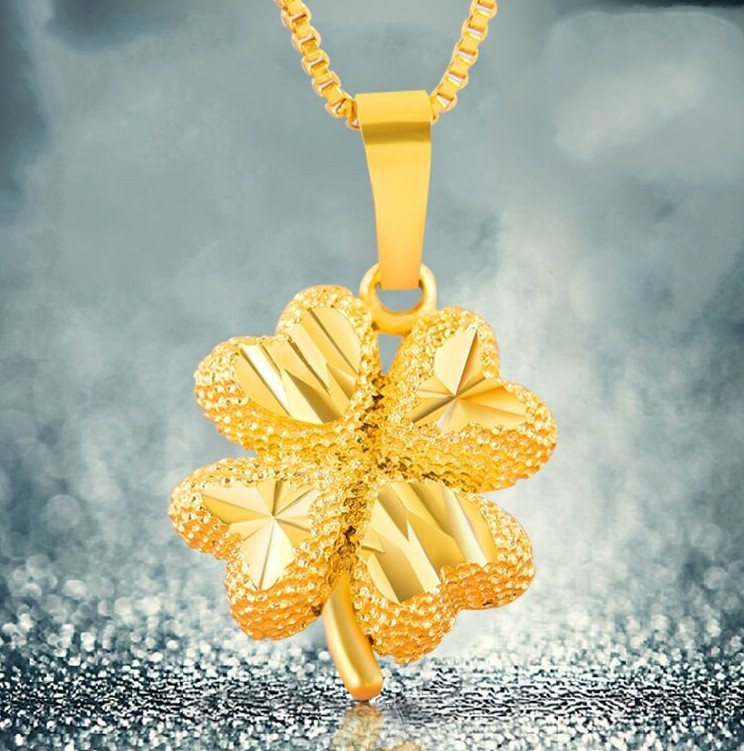 AU750 or véritable pendentifs collier en or 18 carats modèles féminins perles de transfert de nouveaux bijoux Day Clover offres