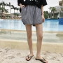 YUKIXIAOSHU hoang dã màu đen và trắng lưới nhỏ mỏng đàn hồi eo quần short quần âu nữ Hàn Quốc mới k0534 quần short jean nữ