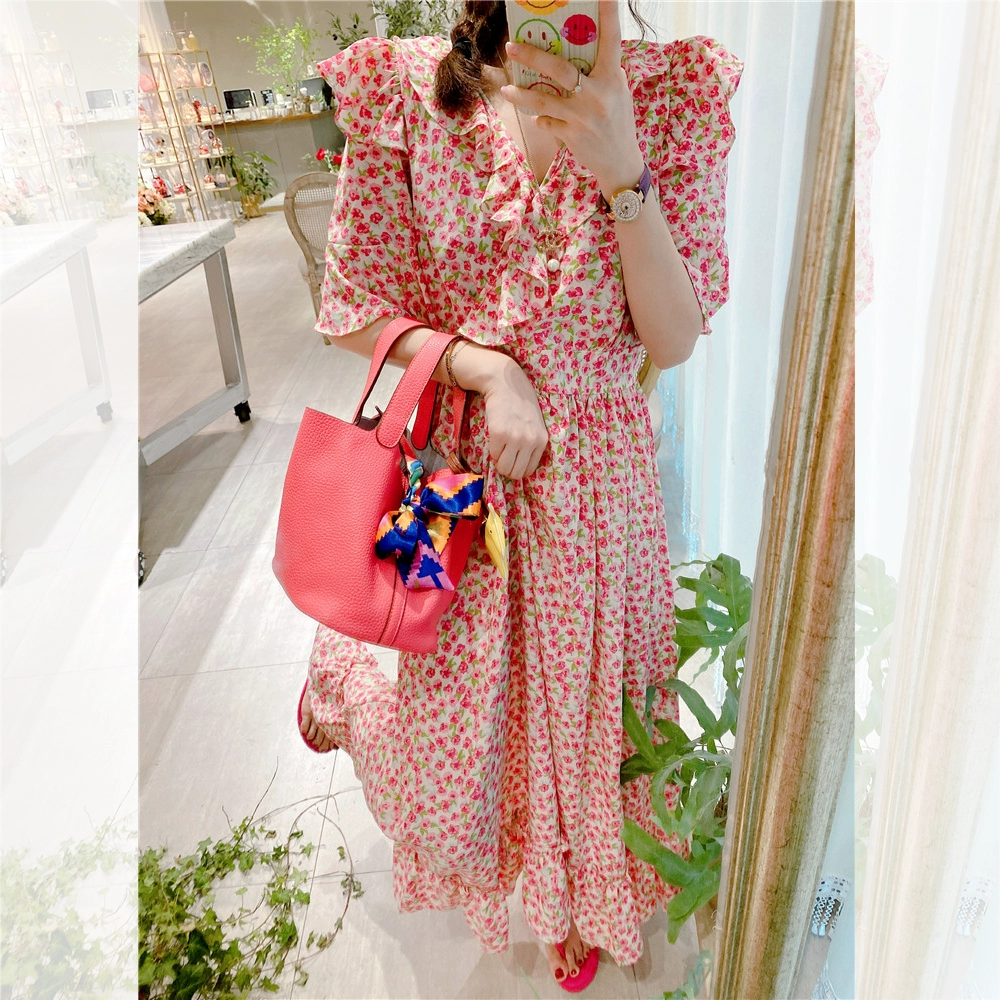 Giữ cho nó thật ngọt ngào ~ JENNIFER Hàn Quốc Dongdaemun cổ V bèo nhún voan hoa đầm dài eo cao - Váy eo cao