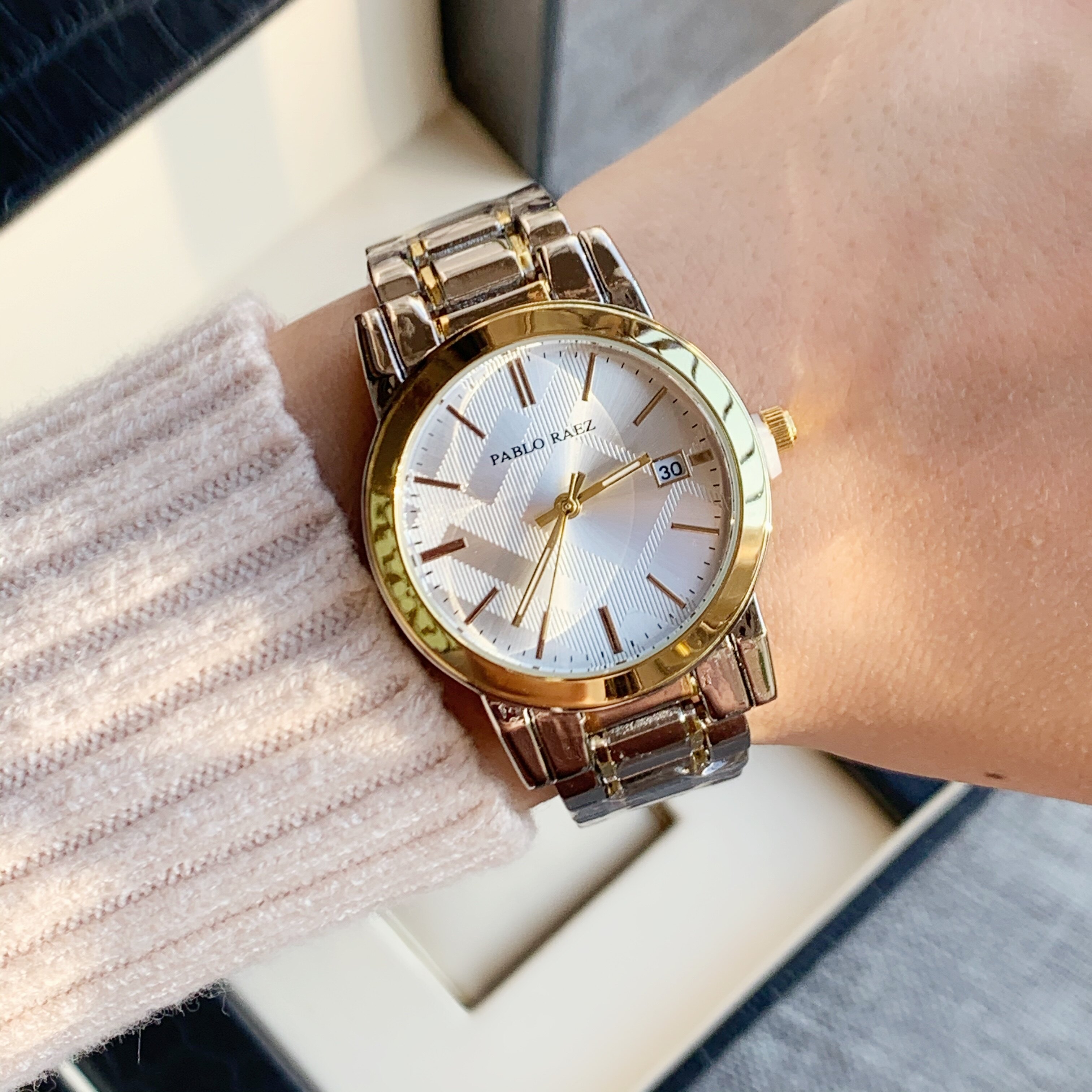 Orologio da donna elegante con cinturino e quadrante oro argento_voghion.com
