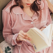 Bộ đồ ngủ đôi mùa xuân và mùa thu mới phiên bản Hàn Quốc của nhung nhỏ ve áo thoải mái cho phụ nữ thả lỏng quần áo đồ ngủ nam