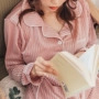 Bộ đồ ngủ đôi mùa xuân và mùa thu mới phiên bản Hàn Quốc của nhung nhỏ ve áo thoải mái cho phụ nữ thả lỏng quần áo đồ ngủ nam đồ ngủ nữ