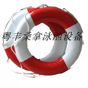 Бассейн, плавательный круг, резиновый спасательный жилет, оборудование